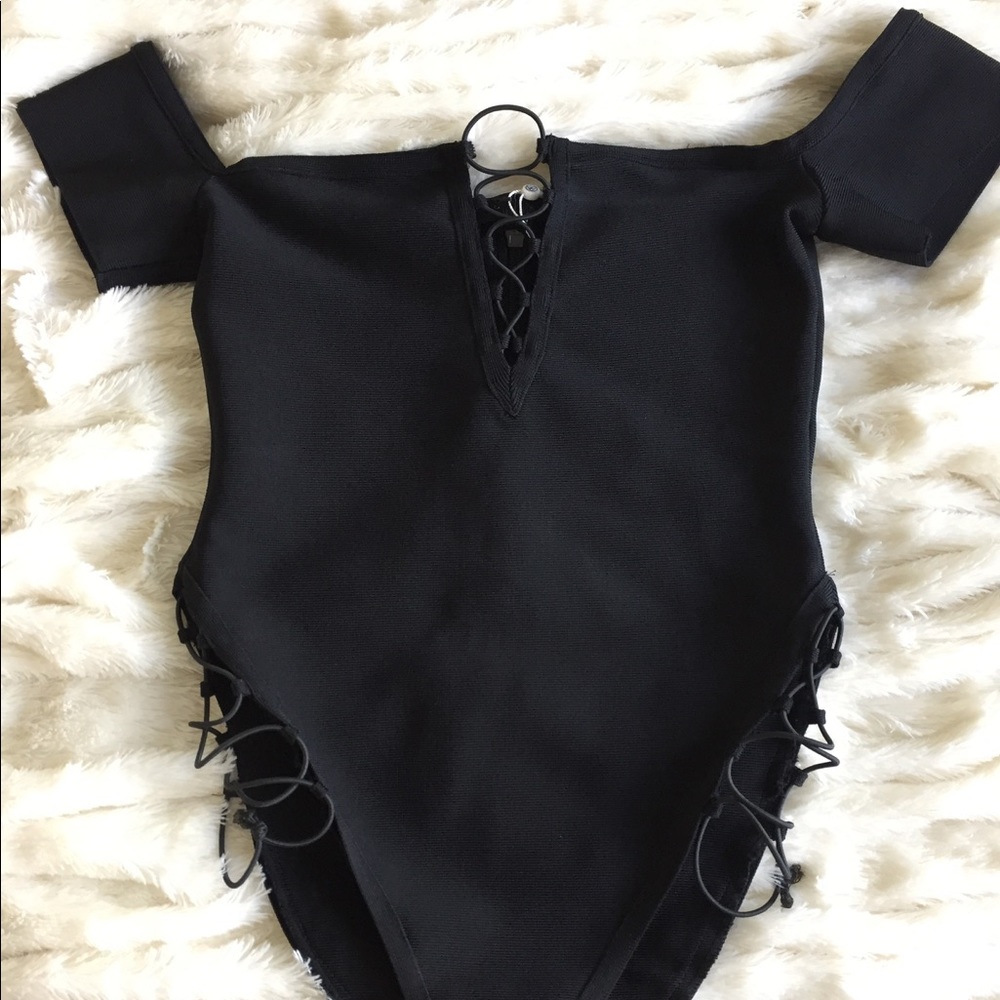 Missguided - Off the shoulder one piece